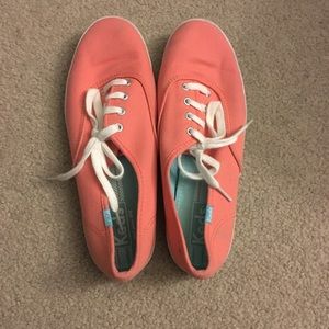 Peach low rise keds never worn!